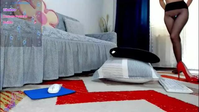 Image 8 of loralory_ Stream on Chaturbate on 22 days ago