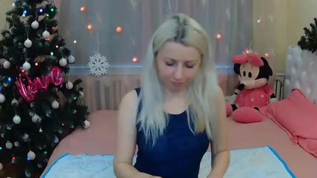Image 2 of lorariser Stream on Chaturbate on 19 months ago