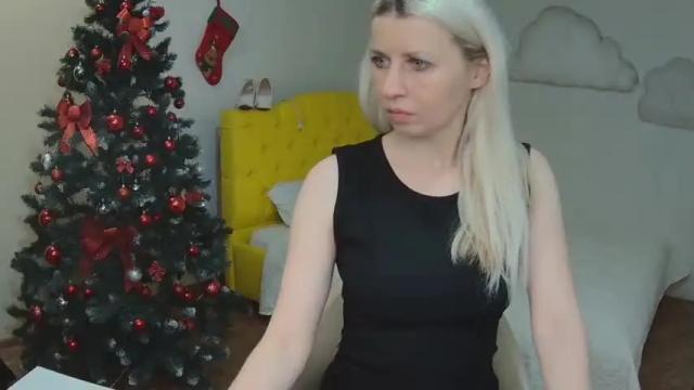 Image 3 of lorariser Stream on Chaturbate on 18 months ago