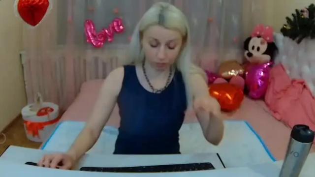 Image 3 of lorariser Stream on Chaturbate on 17 months ago