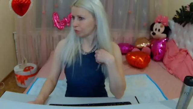 Image 8 of lorariser Stream on Chaturbate on 17 months ago