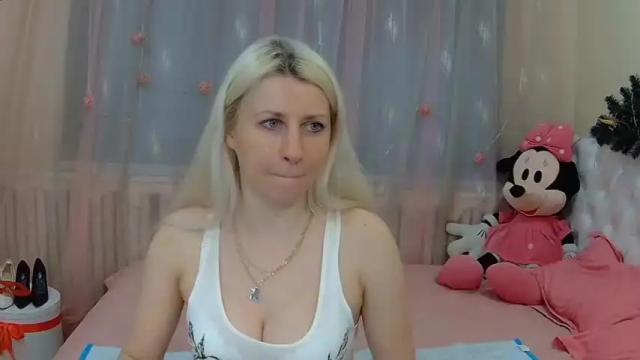 Image 12 of lorariser Stream on Chaturbate on 16 months ago