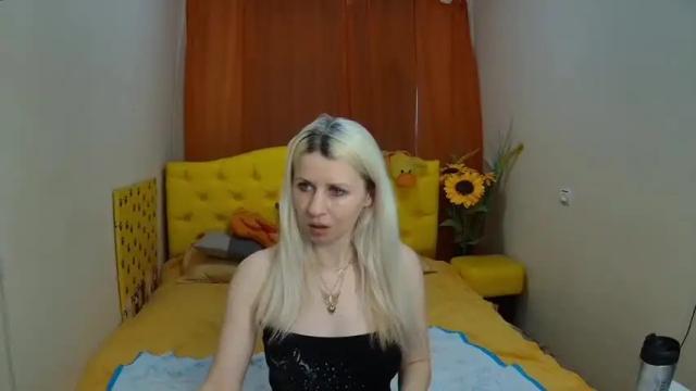 Image 10 of lorariser Stream on Chaturbate on 16 months ago