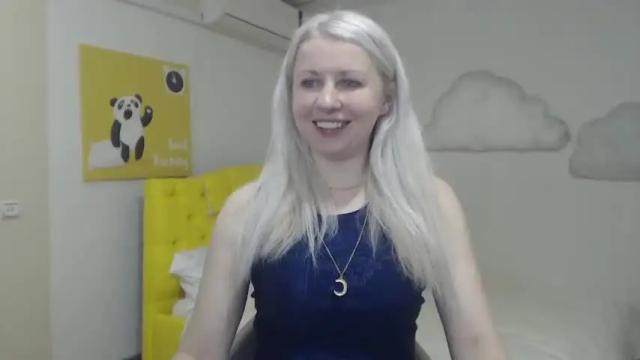 Image 3 of lorariser Stream on Chaturbate on 16 months ago