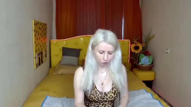 Image 11 of lorariser Stream on Chaturbate on 15 months ago
