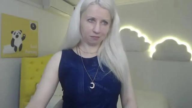Image 11 of lorariser Stream on Chaturbate on 15 months ago