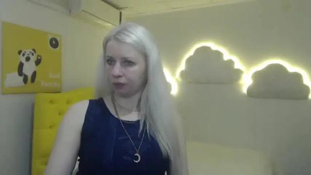 Image 3 of lorariser Stream on Chaturbate on 15 months ago