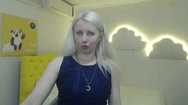 Image 4 of lorariser Stream on Chaturbate on 15 months ago
