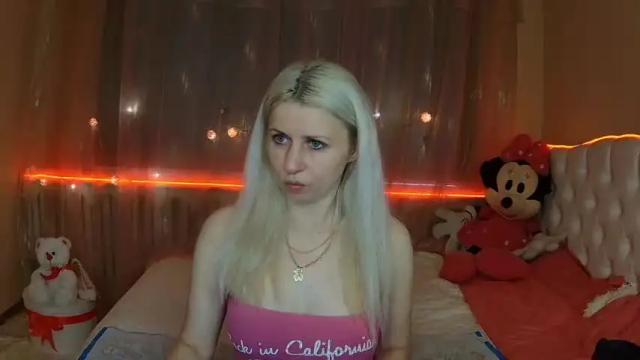 Image 3 of lorariser Stream on Chaturbate on 15 months ago