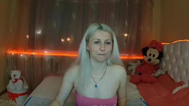 Image 7 of lorariser Stream on Chaturbate on 15 months ago