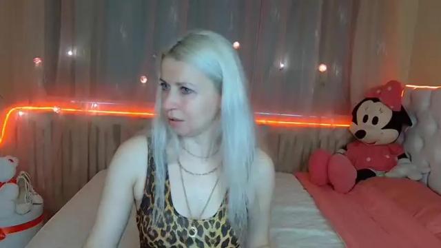 Image 3 of lorariser Stream on Chaturbate on 15 months ago