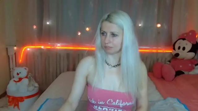 Image 2 of lorariser Stream on Chaturbate on 15 months ago