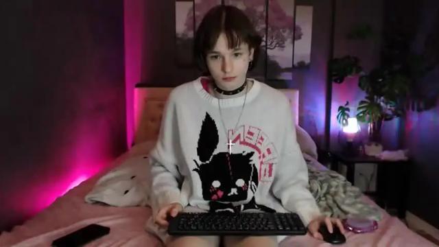 Image 12 of loratovn Stream on Chaturbate on 16 months ago