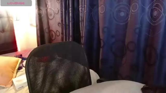 Image 2 of loreinhe Stream on Chaturbate on 16 months ago