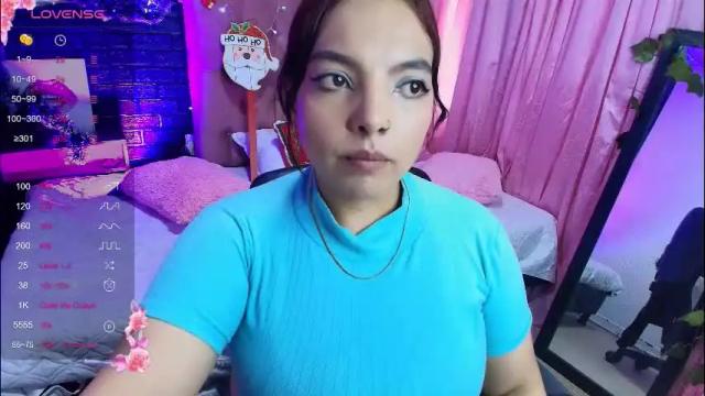 Image 2 of loren_44tits Stream on Chaturbate on 1 month ago