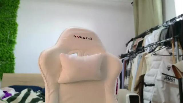 Image 3 of lorennameliyy Stream on Chaturbate on 1 month ago
