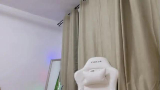 Image 3 of lorennameliyy Stream on Chaturbate on 2 days ago