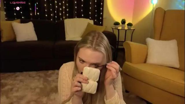 Image 2 of lorettacarnley Stream on Chaturbate on 2 months ago