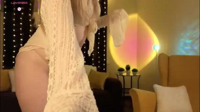 Image 3 of lorettacarnley Stream on Chaturbate on 2 months ago