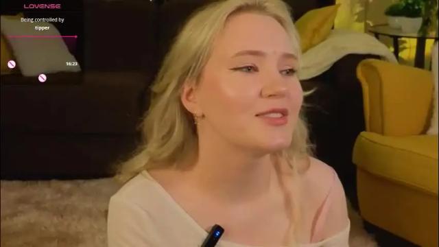 Image 10 of lorettacarnley Stream on Chaturbate on 1 month ago