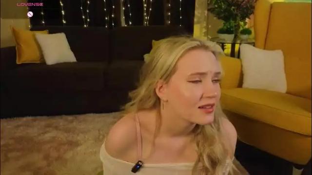 Image 3 of lorettacarnley Stream on Chaturbate on 1 month ago