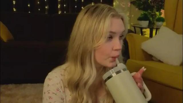Image 7 of lorettacarnley Stream on Chaturbate on 1 month ago