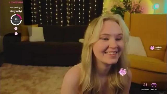 Image 10 of lorettacarnley Stream on Chaturbate on 1 month ago
