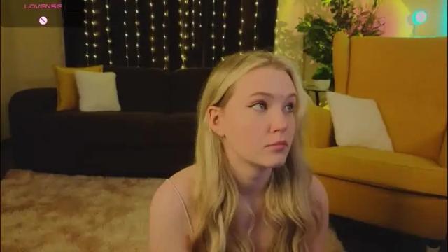 Image 8 of lorettacarnley Stream on Chaturbate on 1 month ago