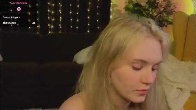 Image 11 of lorettacarnley Stream on Chaturbate on 1 month ago