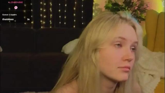 Image 12 of lorettacarnley Stream on Chaturbate on 1 month ago