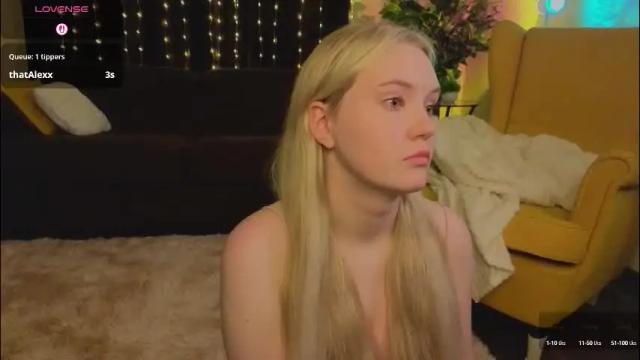 Image 3 of lorettacarnley Stream on Chaturbate on 1 month ago