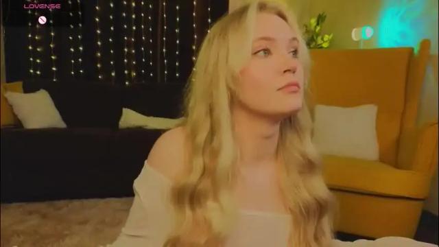 Image 10 of lorettacarnley Stream on Chaturbate on 1 month ago