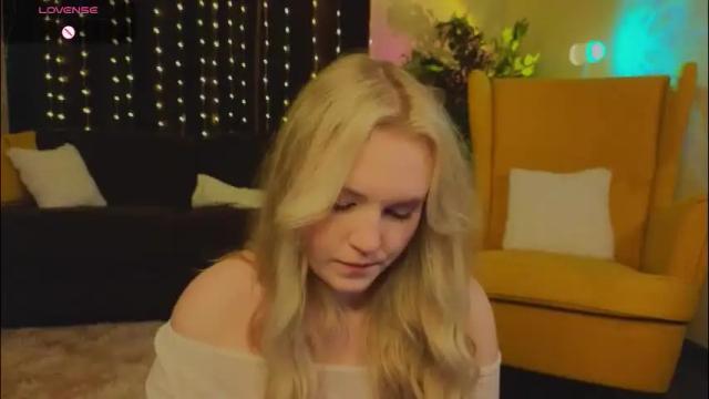Image 11 of lorettacarnley Stream on Chaturbate on 1 month ago