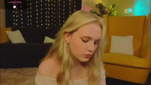 Image 2 of lorettacarnley Stream on Chaturbate on 1 month ago