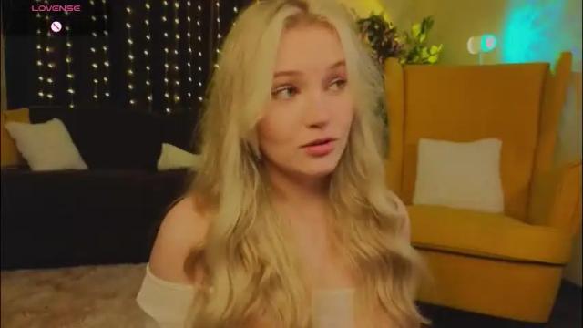 Image 6 of lorettacarnley Stream on Chaturbate on 1 month ago