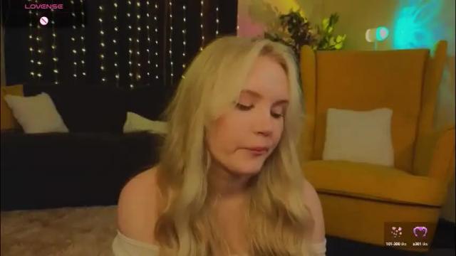 Image 7 of lorettacarnley Stream on Chaturbate on 1 month ago