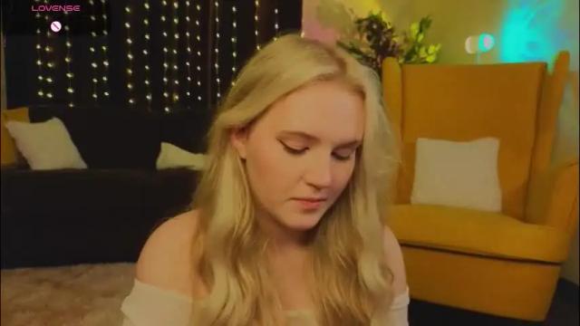 Image 8 of lorettacarnley Stream on Chaturbate on 1 month ago
