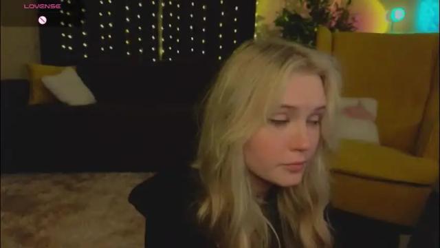Image 4 of lorettacarnley Stream on Chaturbate on 1 month ago