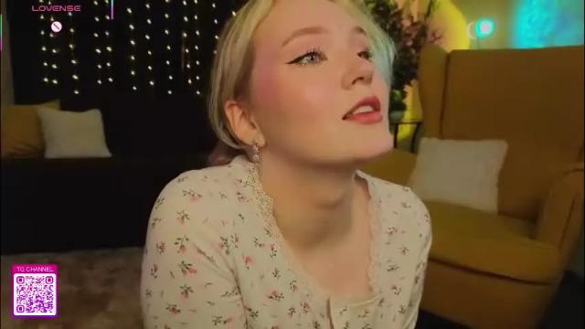 Image 4 of lorettacarnley Stream on Chaturbate on 1 month ago