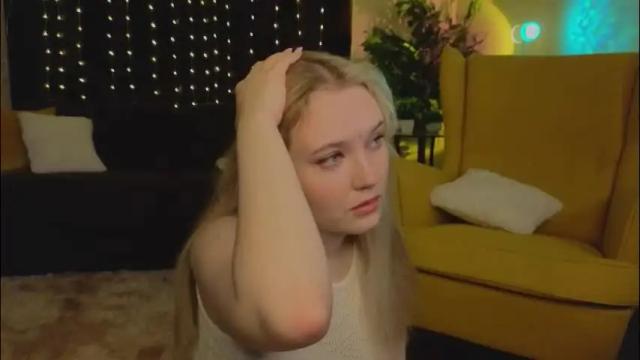 Image 2 of lorettacarnley Stream on Chaturbate on 1 month ago