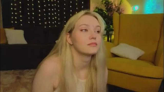 Image 4 of lorettacarnley Stream on Chaturbate on 1 month ago