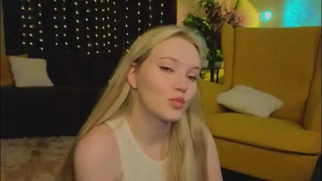 Image 8 of lorettacarnley Stream on Chaturbate on 1 month ago
