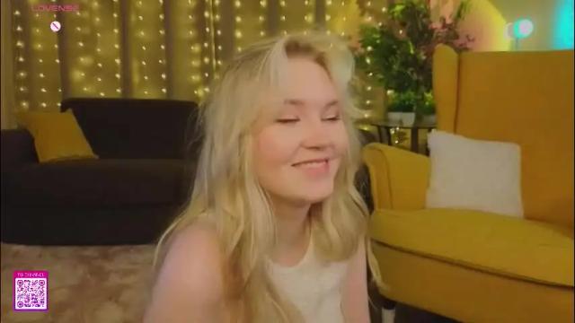 Image 4 of lorettacarnley Stream on Chaturbate on 1 month ago