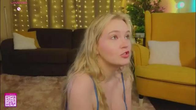 Image 4 of lorettacarnley Stream on Chaturbate on 1 month ago