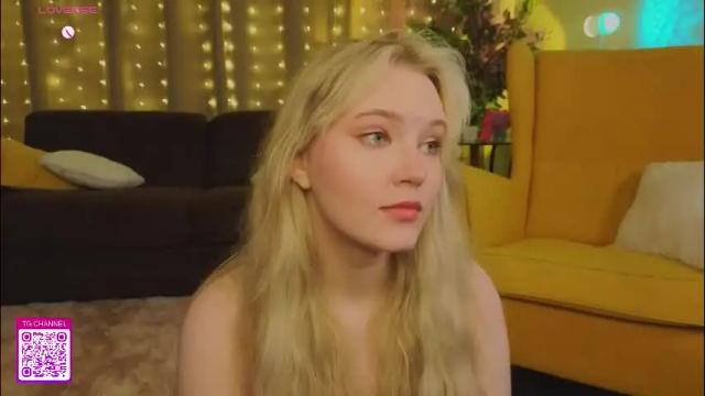 Image 4 of lorettacarnley Stream on Chaturbate on 1 month ago