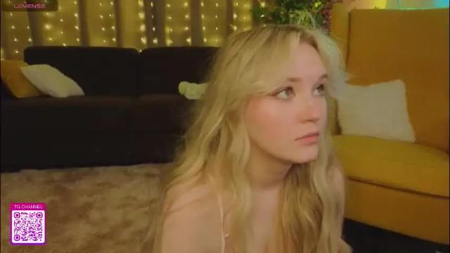 Image 6 of lorettacarnley Stream on Chaturbate on 1 month ago