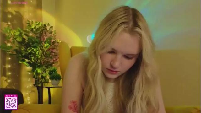 Image 10 of lorettacarnley Stream on Chaturbate on 1 month ago