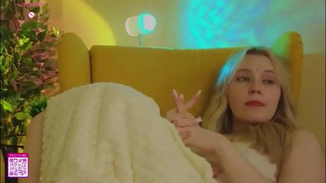Image 4 of lorettacarnley Stream on Chaturbate on 1 month ago