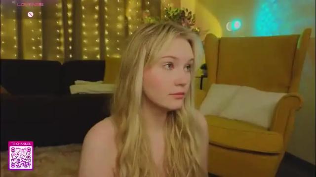 Image 2 of lorettacarnley Stream on Chaturbate on 1 month ago