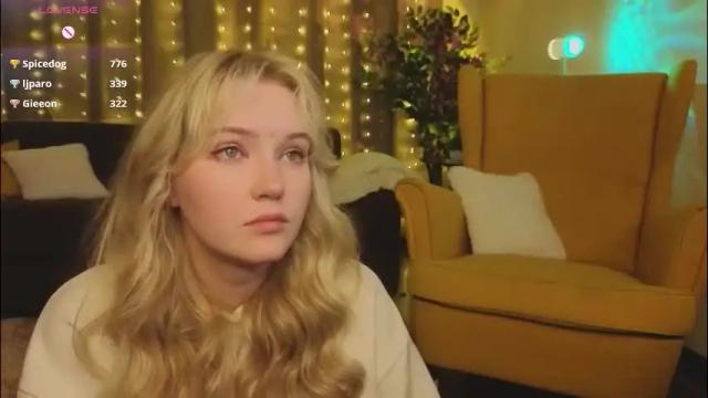 Image 10 of lorettacarnley Stream on Chaturbate on 28 days ago